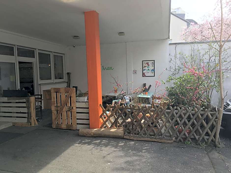 Max Hostel