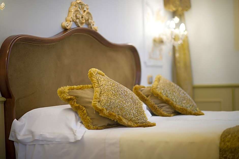 Hotel Monaco & Grand Canal
