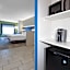 Holiday Inn Express Hotel & Suites Woodhaven By IHG