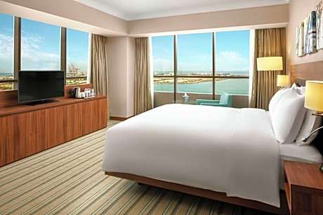 King Corner Guest Room with Sea View