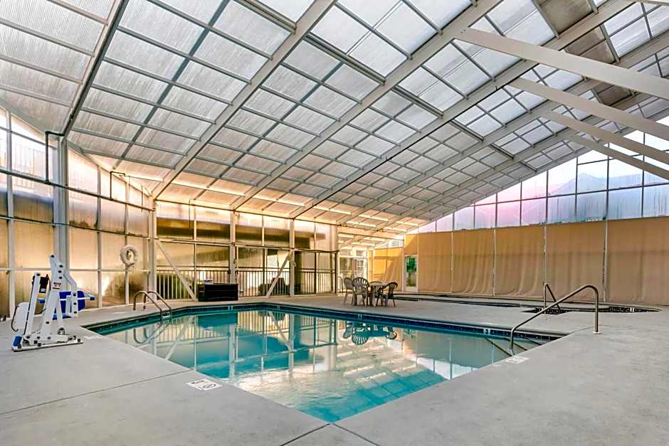 Sleep Inn & Suites Near Sports World Blvd.