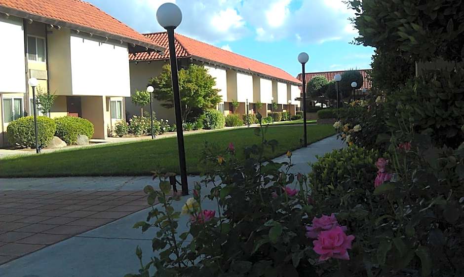 Ramada by Wyndham Fresno North