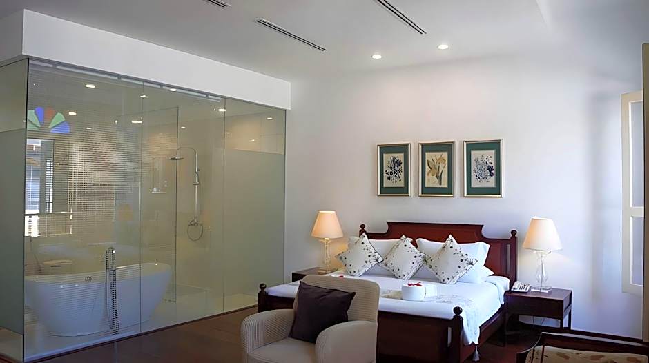 Heeren Palm Suites