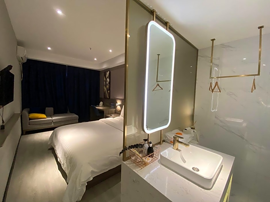 7 Days Inn Guangzhou Baoye Road Shayuan Metro Station Branch – Guangzhou (Canton), IA