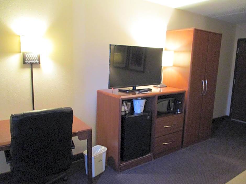 AmericInn by Wyndham Hutchinson