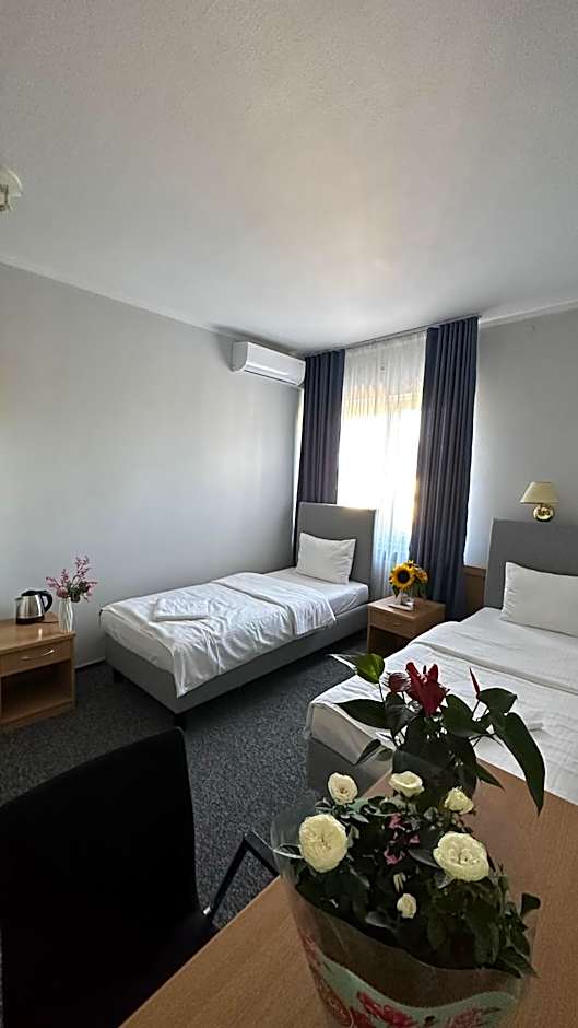 Lezzet PG B&B &TurkishRestaurant