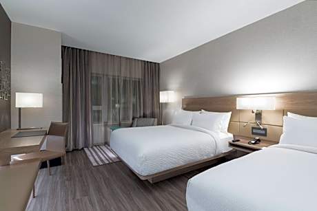 Queen Room with Two Queen Beds and Adapted Tub - Mobility Accessible