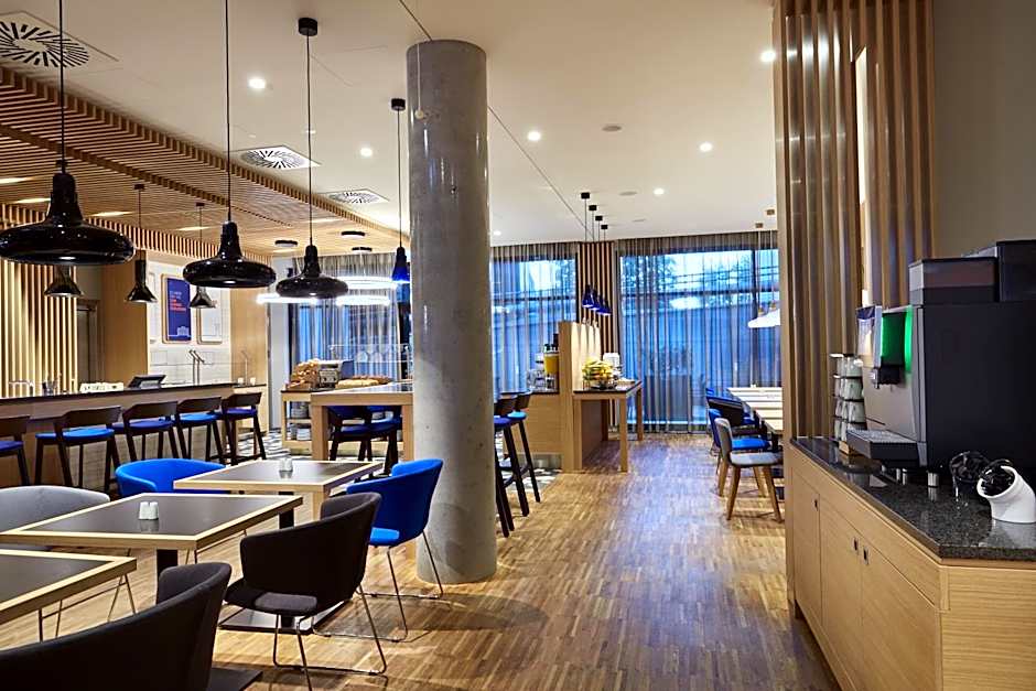 Holiday Inn Express Berlin - Alexanderplatz By IHG