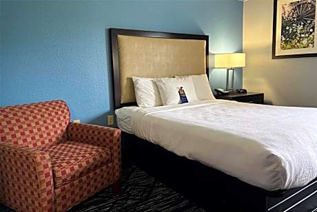 Queen Room - Disability Access/Non-Smoking