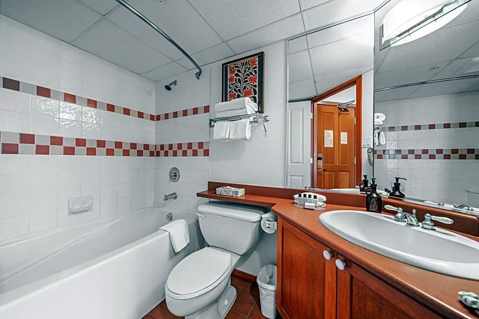 Mid Century Modern - Studio w Pool & Hot Tub