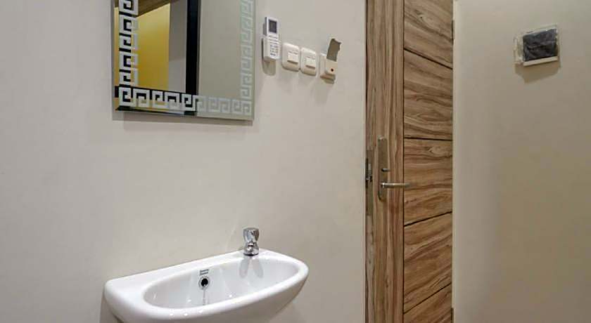 RedDoorz @ Jalan Kartini Semarang