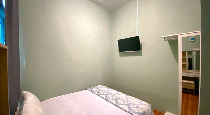 Duta Elite Kostel Syariah near RSUD Caruban Mitra RedDoorz