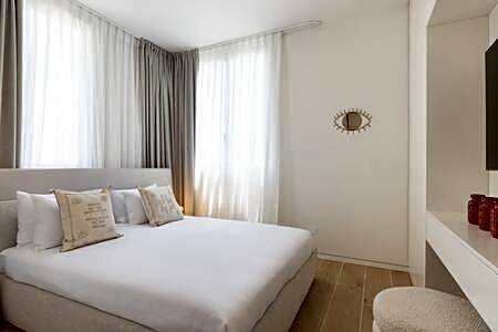 High Living Sea View by Five Stay