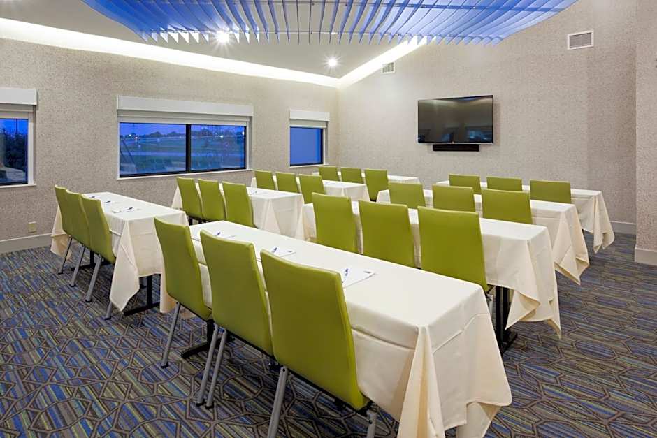 Holiday Inn Express Roseville-St. Paul By IHG