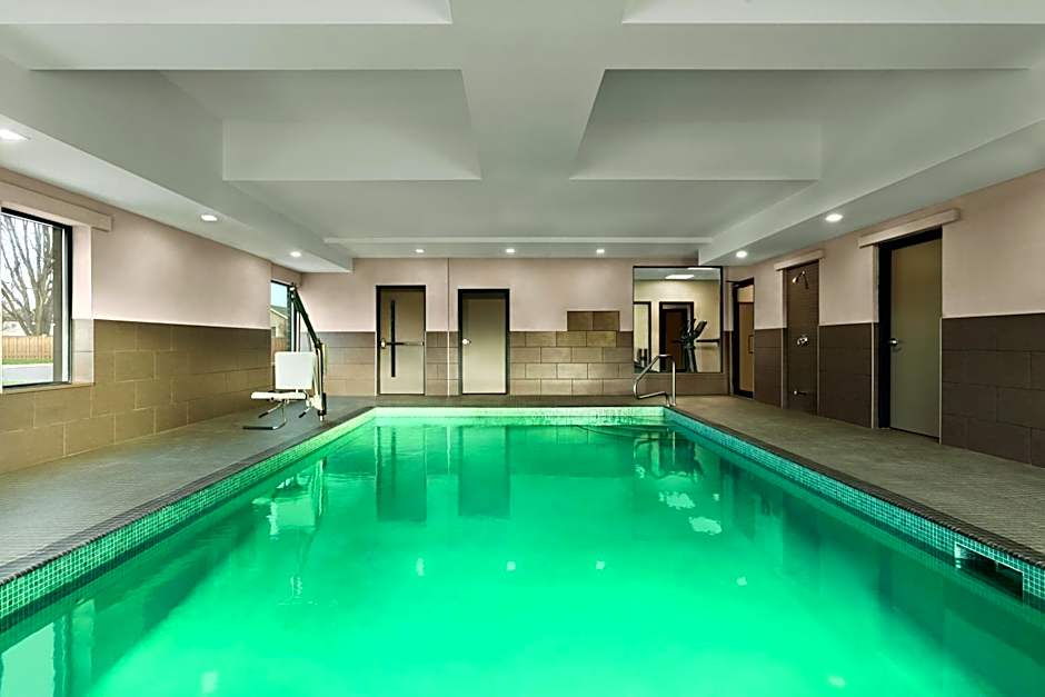 Country Inn & Suites by Radisson, Belleville, ON