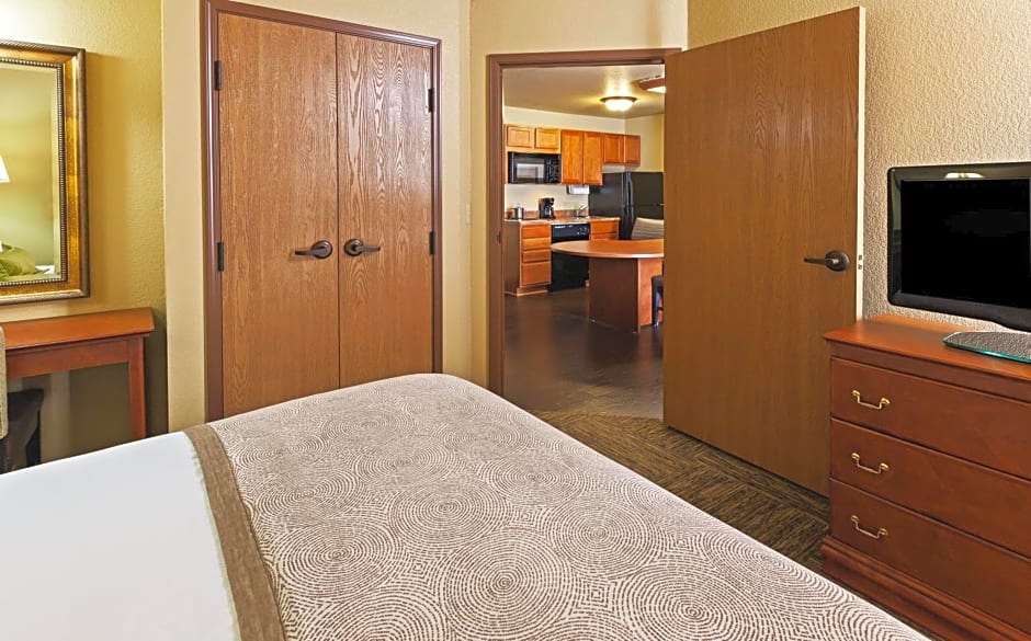 Candlewood Suites St. Robert, an IHG Hotel