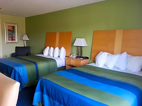 Queen Room with Two Queen Beds and Roll-In Shower