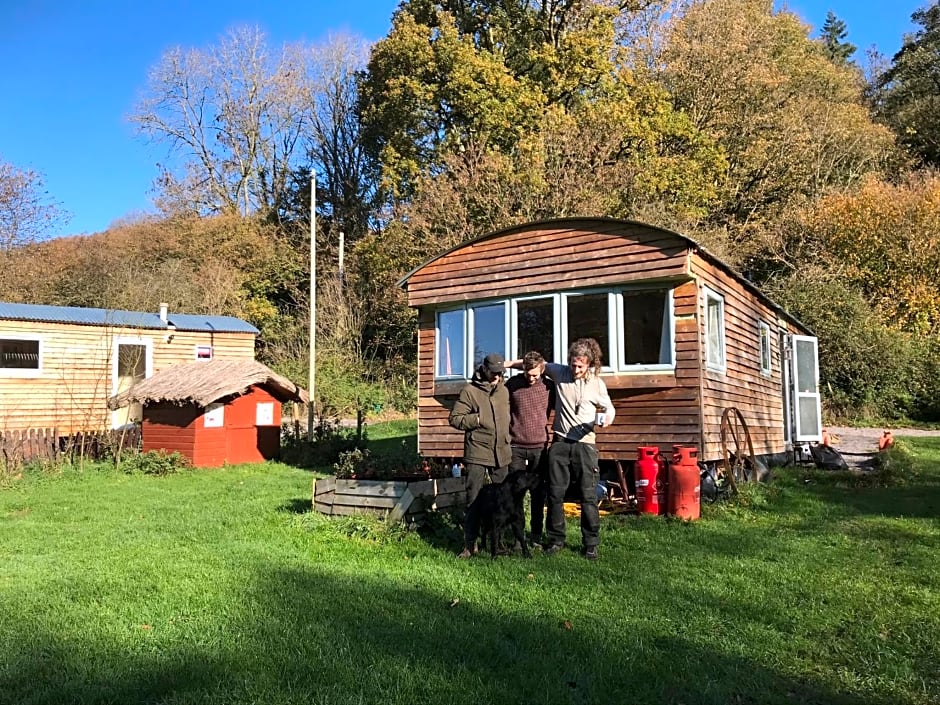 Shepherds Huts Ham Hill, 2 double beds, Bathroom, Lounge, Diner, Kitchen, dog friendly, Looking out to lake
