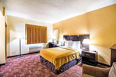 Queen Room - Accessible/Nonsmoking