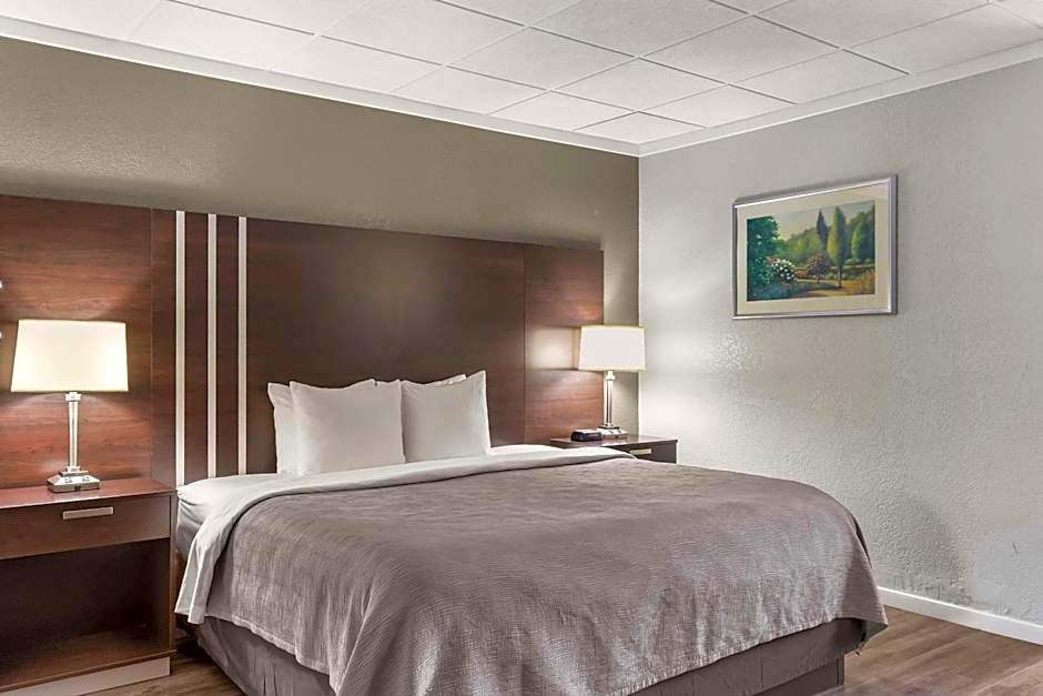 Quality Inn & Suites Green Bay Downtown