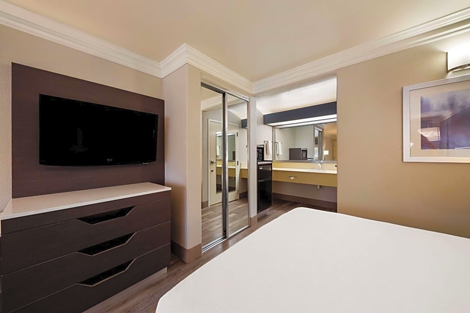 Best Western Inn & Suites Lemoore