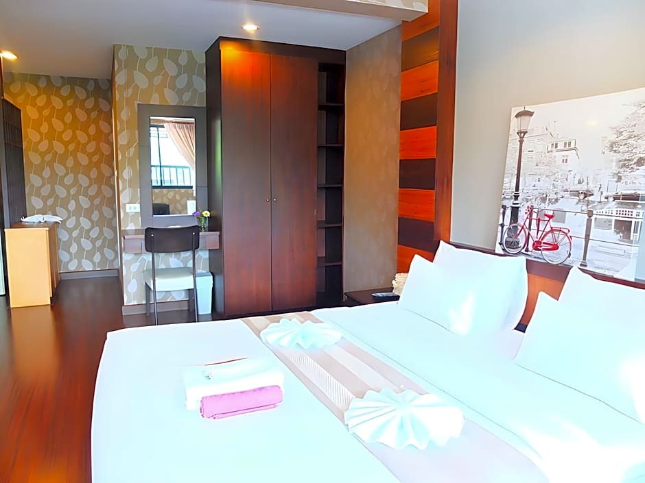 Baan Term Fun Saen Suk