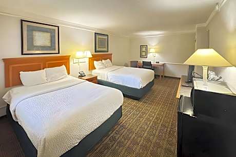 2 Double Beds Non-Smoking