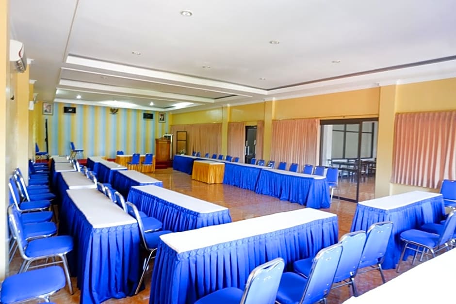 RedDoorz Plus near Stadion Wijaya Kusuma