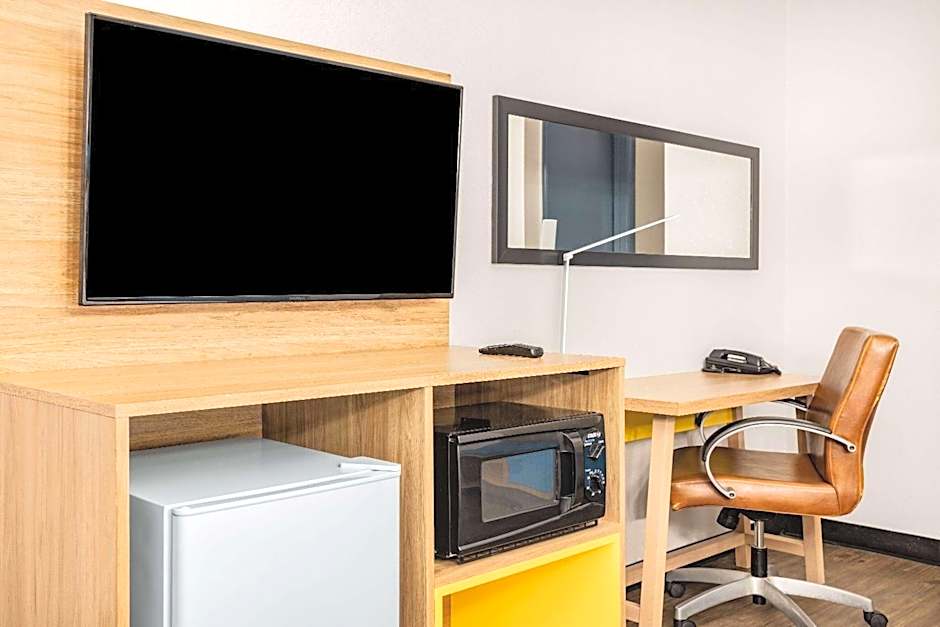 Days Inn by Wyndham Raleigh Glenwood-Crabtree