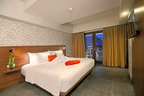 Premier Deluxe Double Room with Balcony with Free Daily Mini Bar