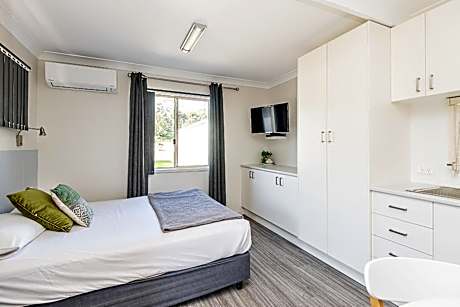 Sea Hawk Cabin