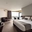 Lakes Hotel