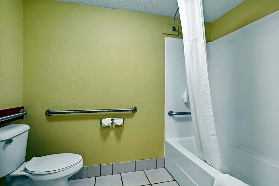 Super 8 by Wyndham Osseo WI