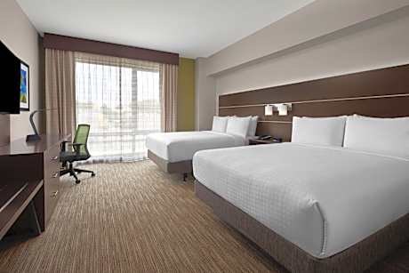 Standard Queen Room with Two Queen Beds and Mobility Accessible Tub