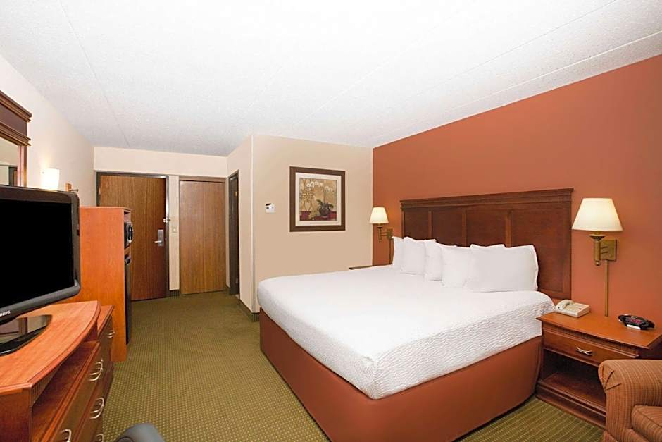 AmericInn by Wyndham Omaha