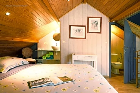 Deluxe Room (2 Adults + 1 Child)
