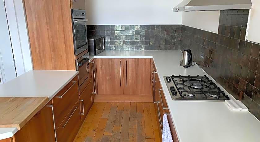 Village Tavern Apartment