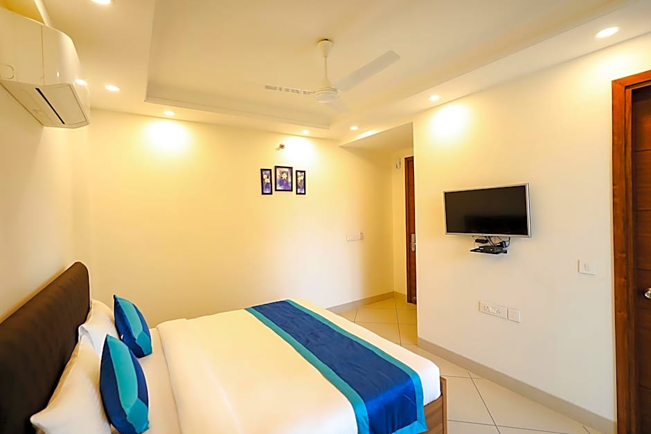 FabHotel La Paz Stay B&B