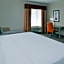 Holiday Inn Express & Suites Williams By IHG
