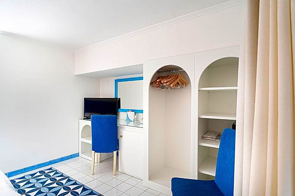 Photo 1 of 4 of 1 Double Bed or 2 Beds, Sea View