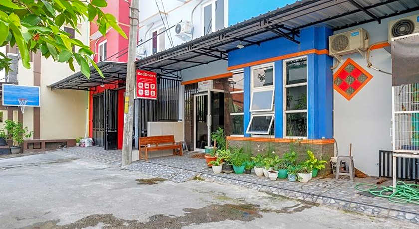 RedDoorz near Jalan Adi Sucipto Solo