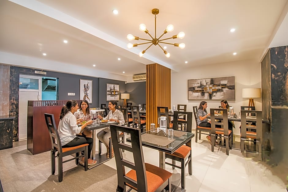 FabHotel Jansi Deluxe - Nr. Gandhipuram Bus stand