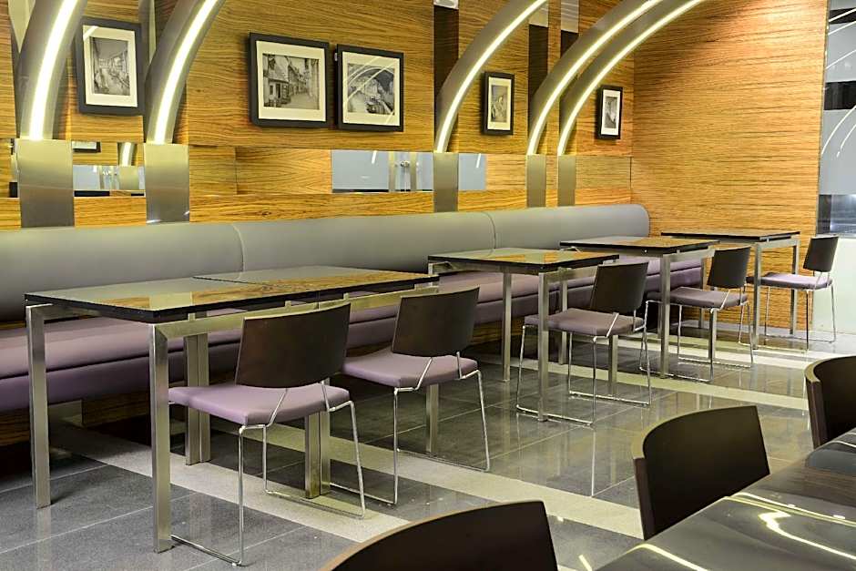 Warwick Stone 55 Hotel