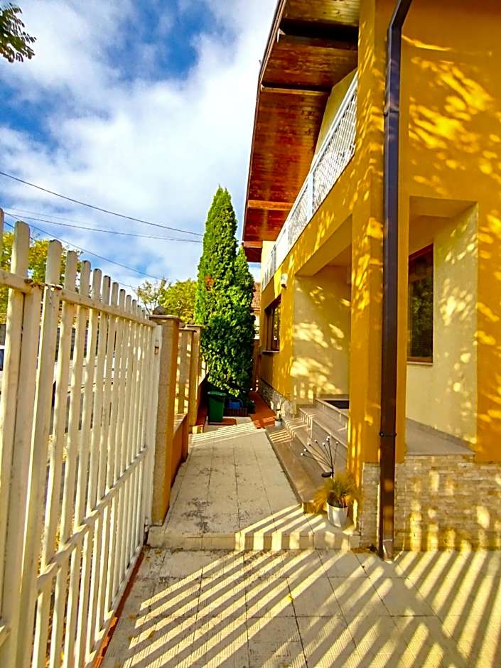 Boutique Casa Galbena