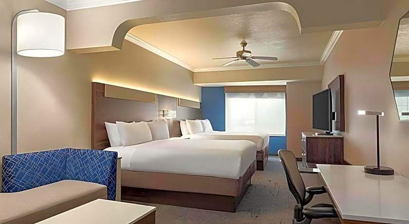 Holiday Inn Express Hotel & Suites Bakersfield Central By IHG