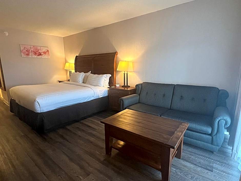 Photo 1 of 6 of 1 King Bed, Lakefront