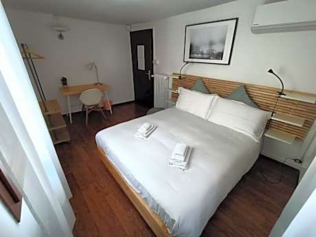 Single Room with Shared Bathroom