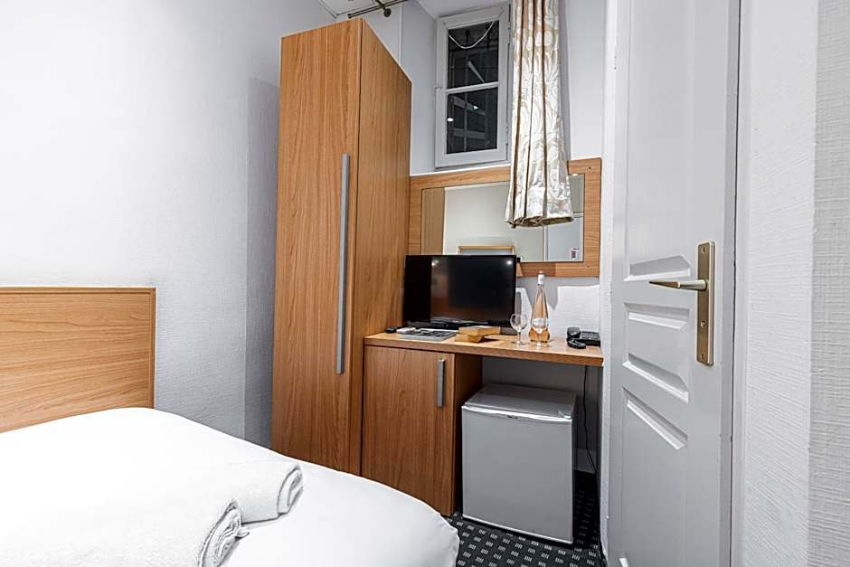 Modern Waikiki Hotel