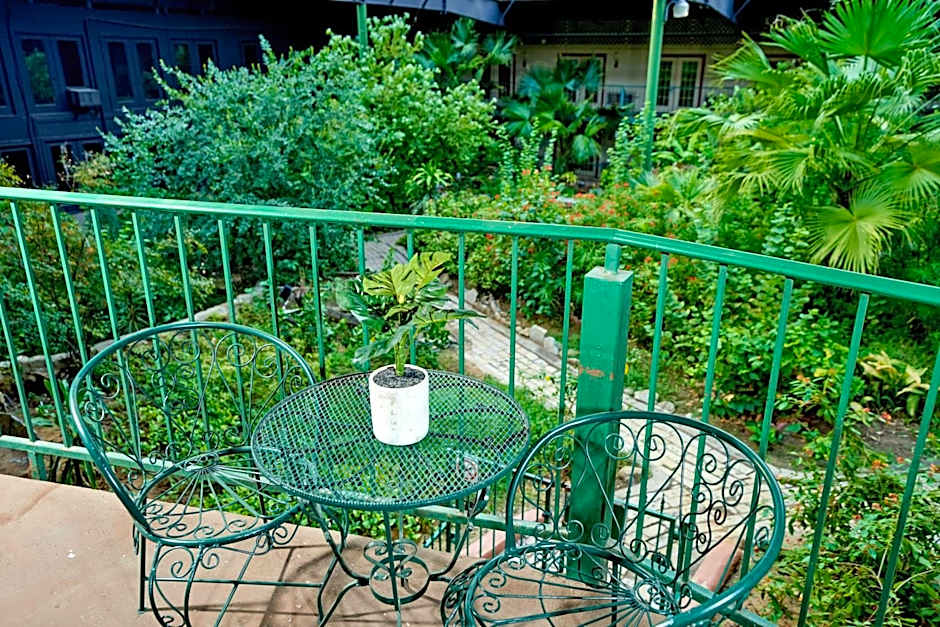 Family Garden Inn & Suites