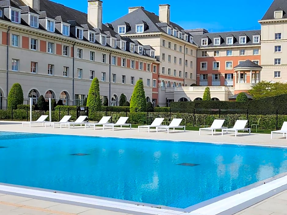 Dream Castle Hotel Marne La Vallee, Magny Le Hongre. Rates from EUR65.